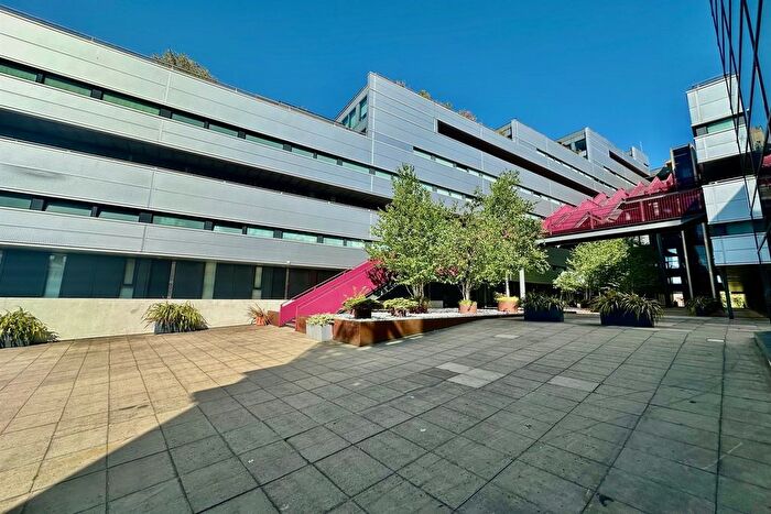 2 Bedroom Flat To Rent In Woodfield Road, Altrincham, WA14