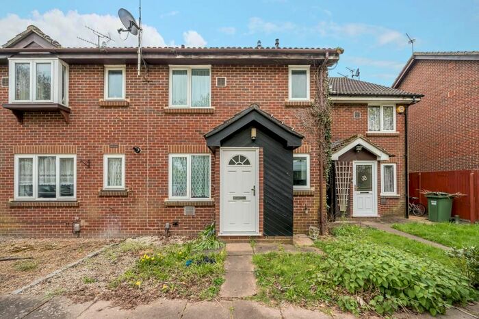 1 Bedroom Terraced House To Rent In Slough, Berkshire, SL3