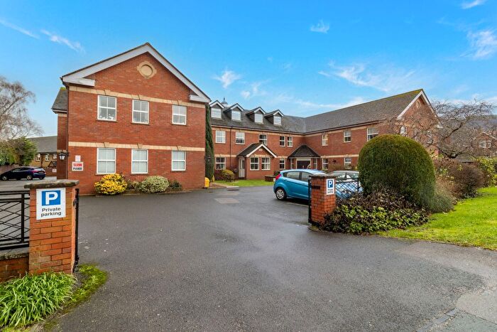 2 Bedroom Flat For Sale In Merrievale Court, Malvern, WR14