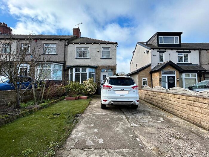 3 Bedroom Terraced House For Sale In Moore Avenue, Bradford, BD6