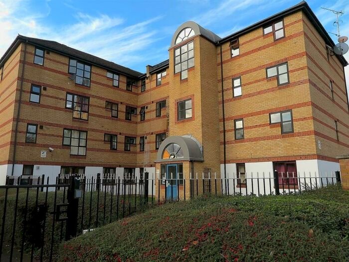 2 Bedroom Apartment To Rent In Windsock Close, Surrey Quays, SE16