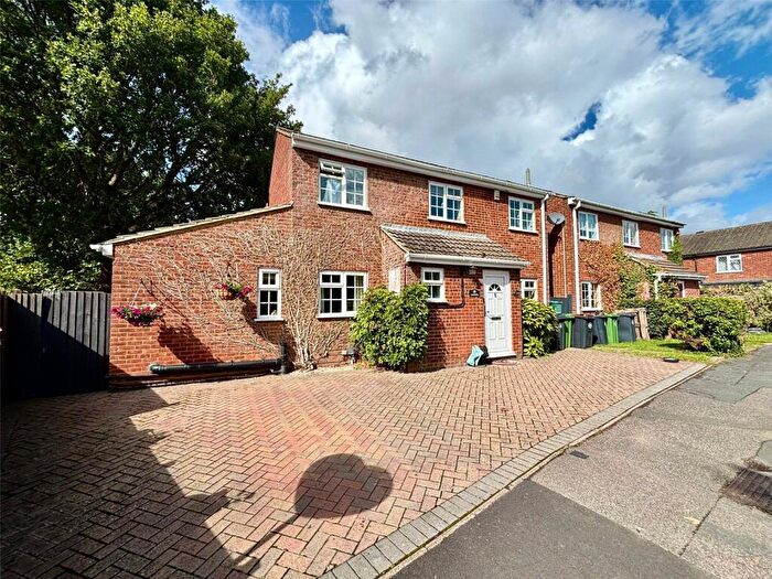 4 Bedroom Detached House For Sale In Buckingham Way, Frimley, Camberley, Surrey, GU16