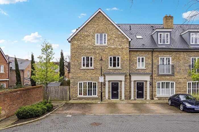 4 Bedroom End Of Terrace House To Rent In Central Marlow - Town House, SL7
