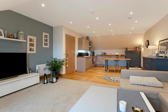 2 Bedroom Flat To Rent In Bushy Park Road, Teddington, TW11