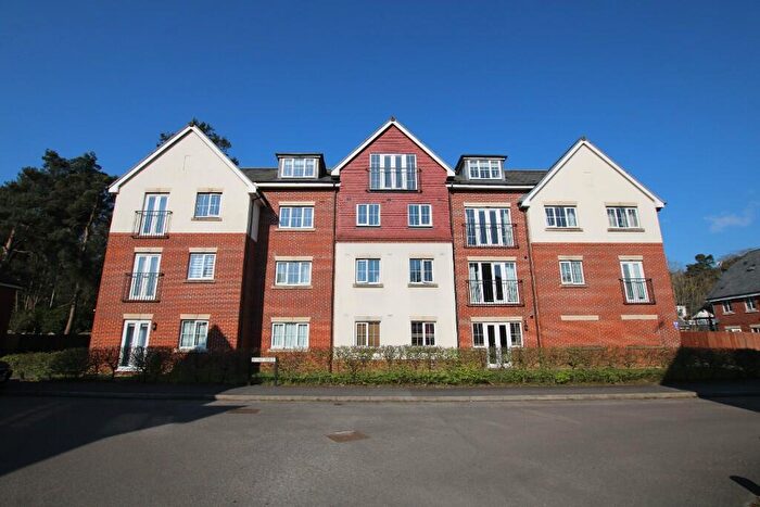 2 Bedroom Flat For Sale In Royal Drive, Bordon, Hampshire, GU35