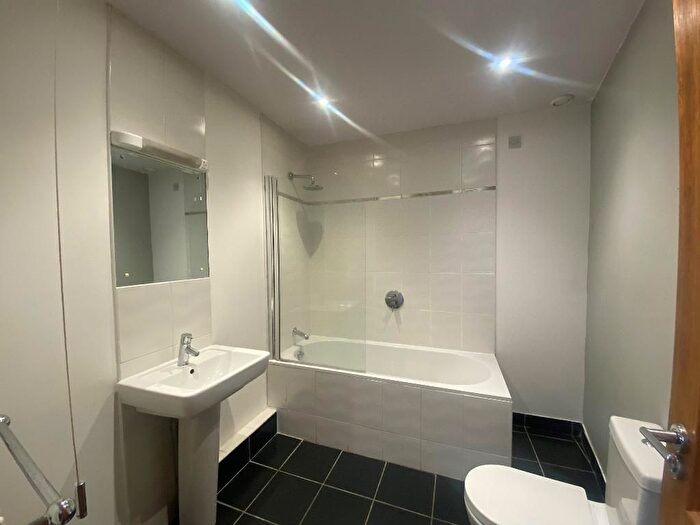 1 Bedroom Flat To Rent In Til Morning. Land Of Green Ginger, Hull, HU1