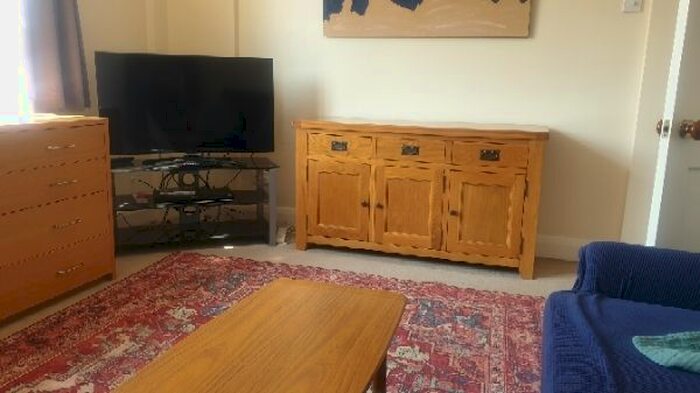 2 Bedroom Flat To Rent In Balham High Road, London, SW17