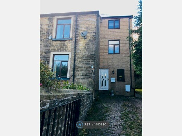 4 Bedroom Semi-Detached House To Rent In Waggon Road, Mossley, Ashton-Under-Lyne, OL5