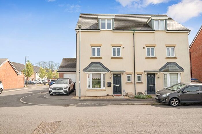 4 Bedroom Semi Detached House For Sale In Argus Green, Swindon, SN2