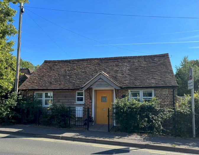 2 Bedroom Bungalow For Sale In The Street, Crowmarsh Gifford, OX10