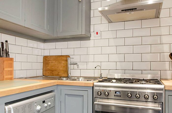 2 Bedroom Flat To Rent In Cheshire Street, Brick Lane, London, E2