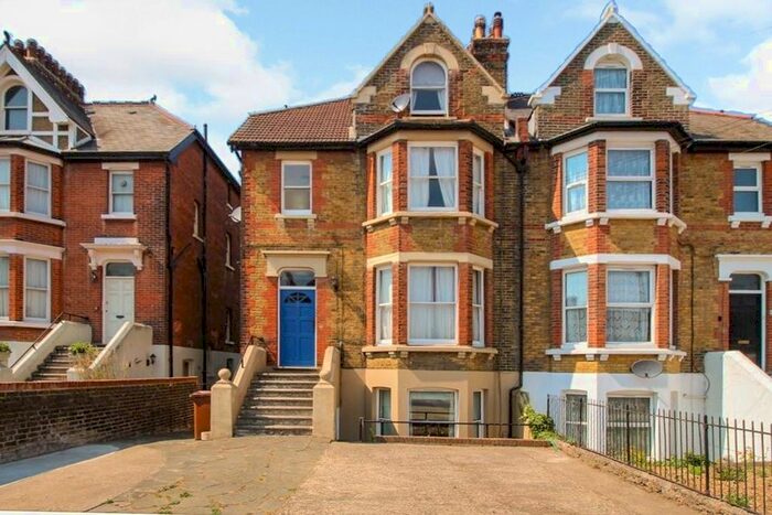 1 Bedroom Flat To Rent In Maidstone Road, Chatham, Kent, ME4