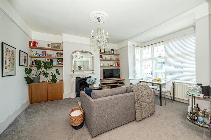 2 Bedroom Flat For Sale In Wormholt Road, Shepherds Bush, W12