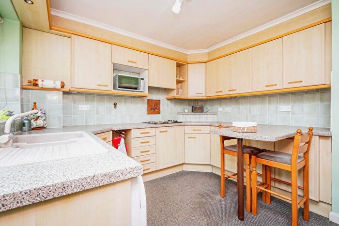 4 Bedroom Detached House For Sale In The Fairway, Midhurst, West Sussex, GU29