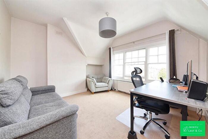 1 Bedroom Apartment For Sale In Muswell Hill Road, London, N10