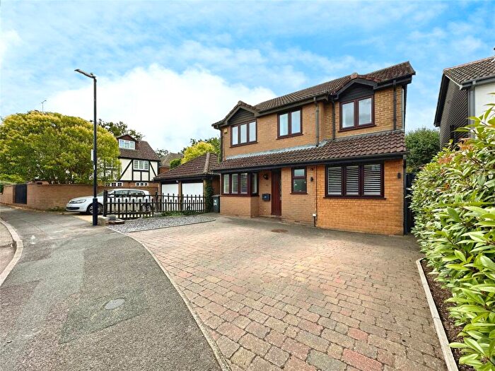 4 Bedroom Detached House For Sale In Tithe Barn Drive, Maidenhead, Holyport, Berkshire, SL6