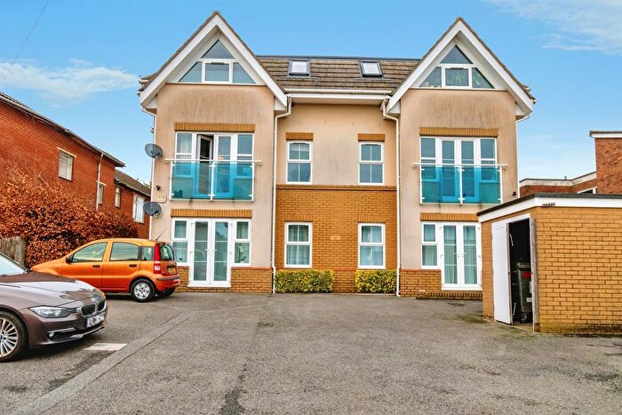 2 Bedroom Flat For Sale In Millbrook Road East, Southampton, SO15