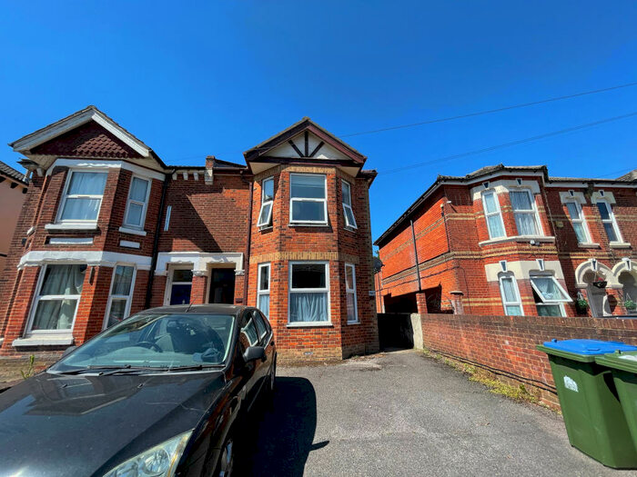 1 Bedroom Apartment To Rent In Avenue Road, Portswood, SO14