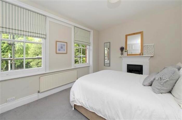 2 Bedroom Flat To Rent In Lytton Grove, London, SW15
