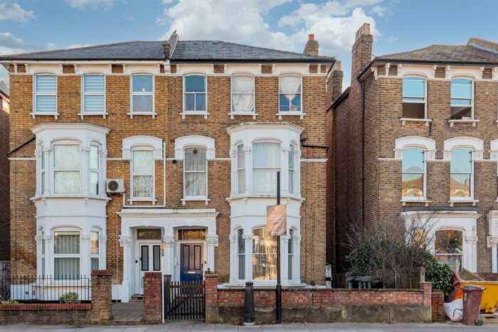 Flat To Rent In Manor Road, Stoke Newington, N16