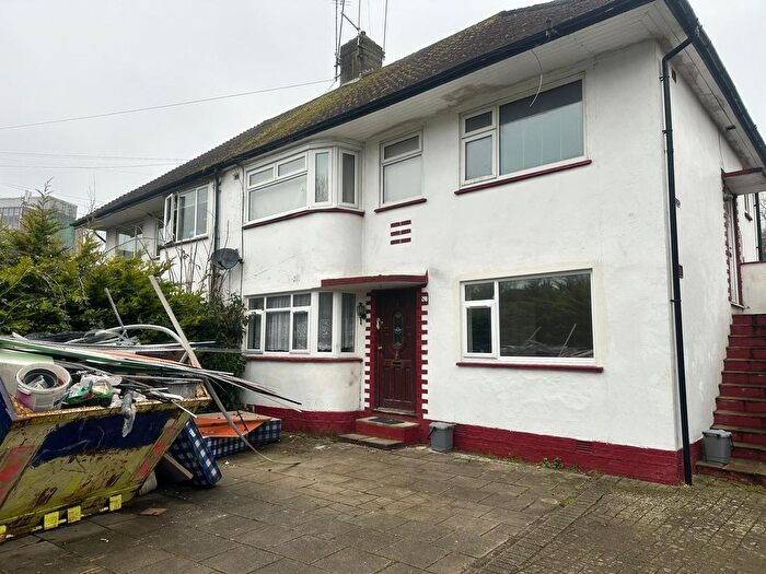 2 Bedroom Maisonette To Rent In Fairway Avenue, Borehamwood, WD6