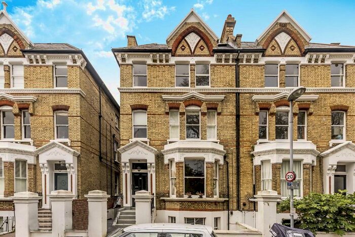 2 Bedroom Flat To Rent In St. Andrews Square, Surbiton, KT6