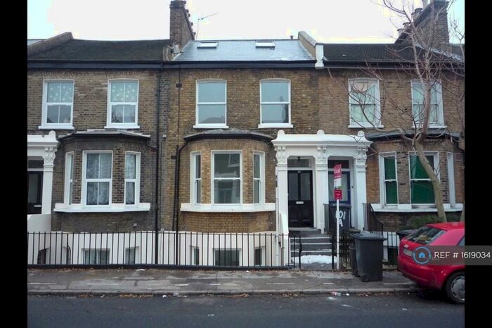 3 Bedroom Flat To Rent In Shardeloes Road, London, SE14