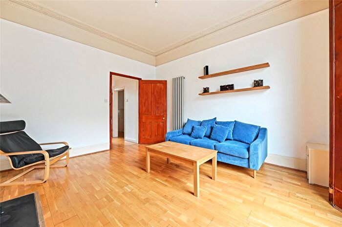 1 Bedroom Flat To Rent In Stanlake Road, Shepherds Bush, London, W12