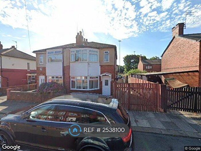 3 Bedroom Semi-Detached House To Rent In Longroyd Grove, Leeds, LS11