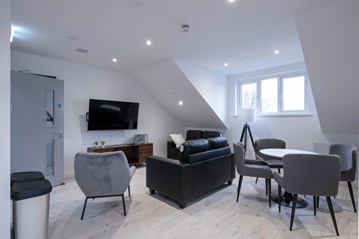 5 Bedroom House Of Multiple Occupation To Rent In Flat, De La Beche Street, Swansea, Wales, SA1