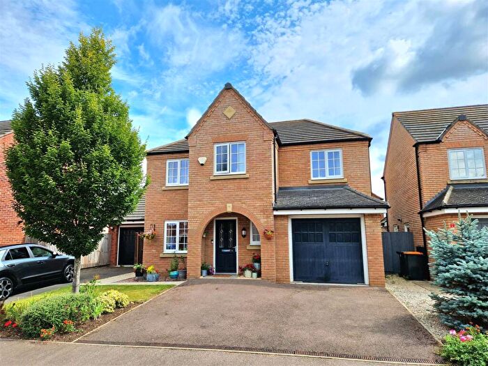 4 Bedroom Detached House For Sale In Turnpike Gardens, Bedford, MK42