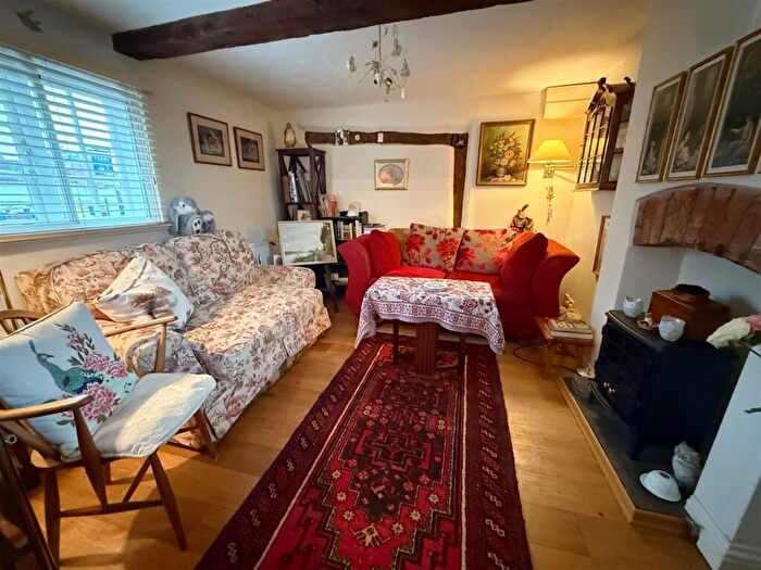 2 Bedroom Character Property For Sale In Ferry Lane, Alveston, CV37