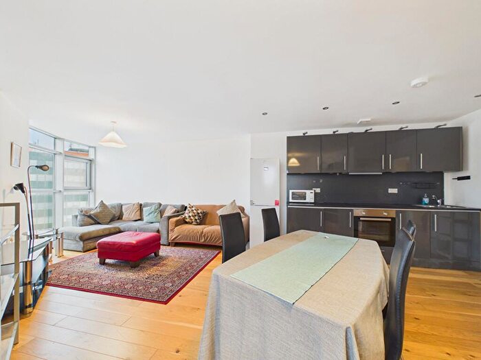 2 Bedroom Flat To Rent In Bute Terrace, Altolusso Bute Terrace, CF10