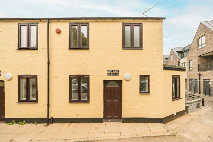 1 Bedroom Property To Rent In Factory Yard, Hanwell, W7
