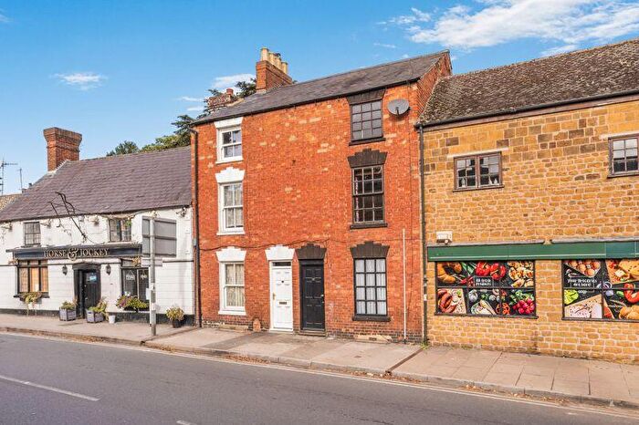 3 Bedroom Terraced House For Sale In West Bar Street, Banbury, OX16