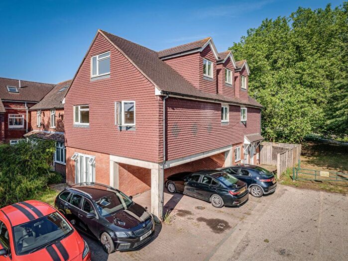 2 Bedroom Flat To Rent In Chalfont, Compton Terrace, Hailsham, BN27