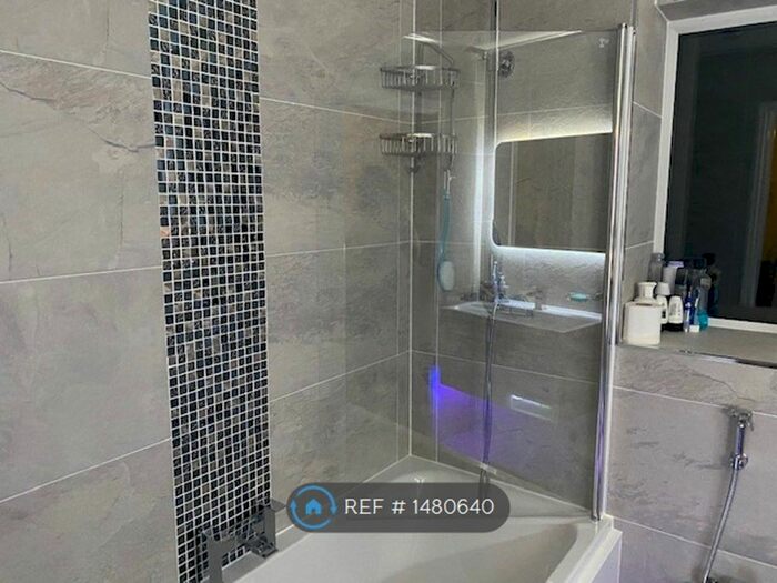 3 Bedroom Semi-Detached House To Rent In Reedley Farm Close, Burnley, BB10