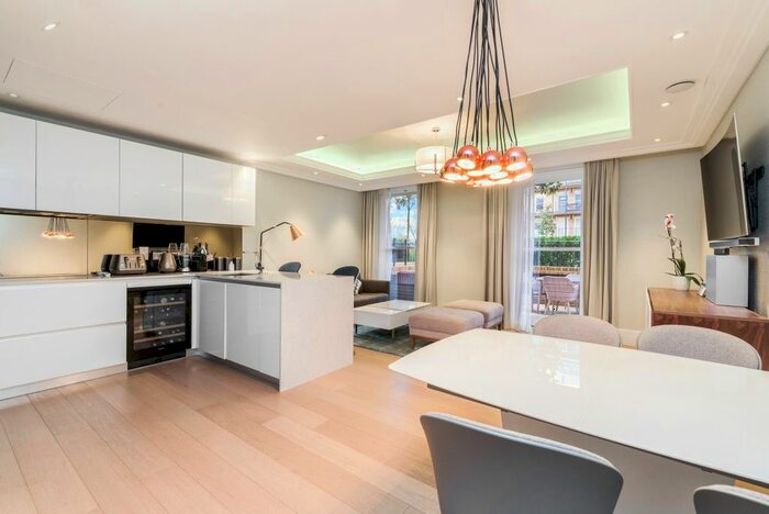 2 Bedroom Flat To Rent In Chambers Park Hill, Wimbledon, SW20