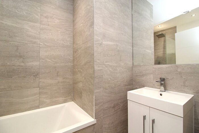 1 Bedroom Flat To Rent In Hubert Road, CM14