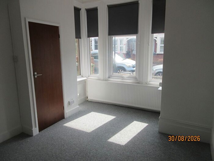 Studio To Rent In Lyndhurst Drive, Leyton, E10