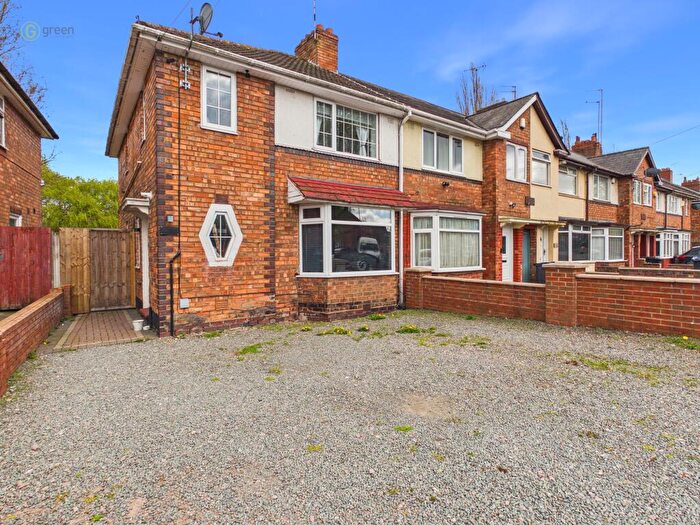 3 Bedroom Semi Detached House For Sale In Finchley Road, Birmingham, B44