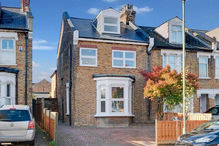 5 Bedroom Semi-Detached House To Rent In Parkhurst Road, London, N11