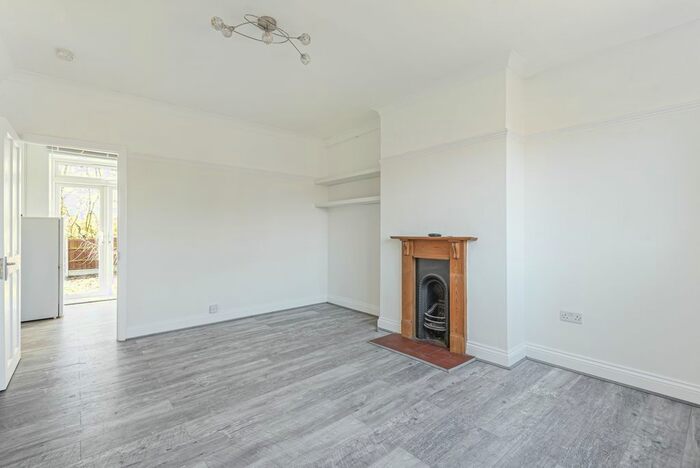 2 Bedroom Semi-Detached House To Rent In Alnwick Road, London, SE12