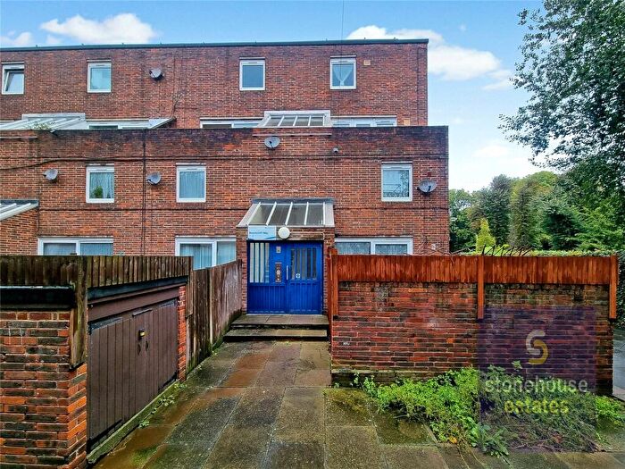 3 Bedroom Flat To Rent In Beachcroft Way, Archway, London, N19