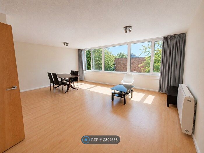 2 Bedroom Flat To Rent In High Kingsdown, Bristol, BS2
