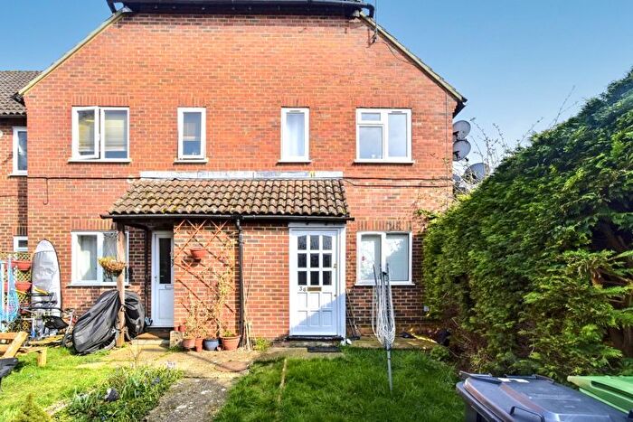 1 Bedroom Flat To Rent In Elderberry Bank, Lychpit, RG24