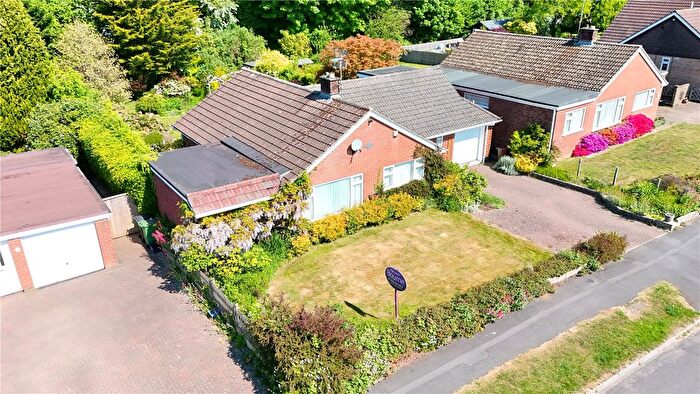4 Bedroom Bungalow For Sale In Winston Rise, Four Marks, Hampshire, GU34