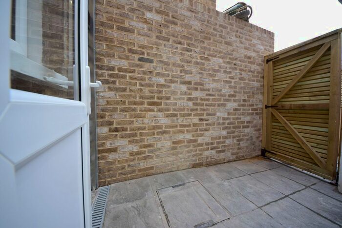 2 Bedroom Flat To Rent In Junction Road, London, N19