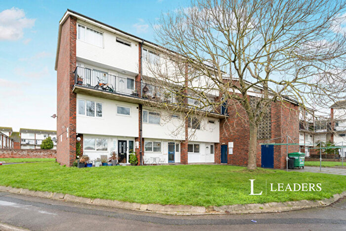 3 Bedroom Flat To Rent In Lumsden Road, PO4