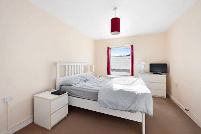 1 Bedroom Flat To Rent In Renfrew Close, London, E6